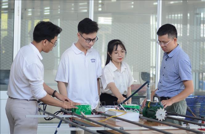 Sinh viên Đà Nẵng thiết kế mô hình kiểm soát rò rỉ chất lỏng giúp bảo vệ môi trường