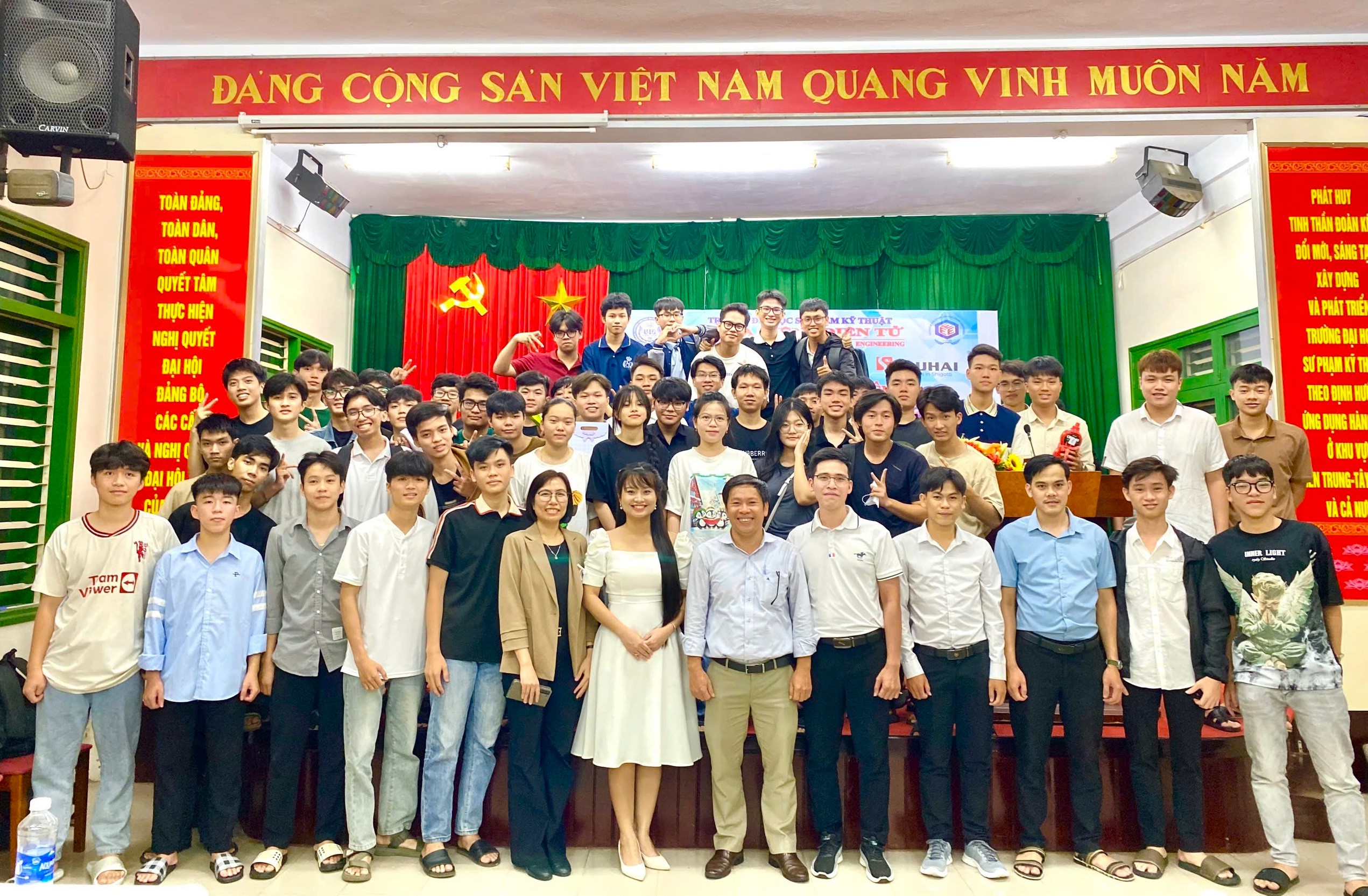 Khoa Điện – Điện tử tổ chức gặp mặt tân sinh viên khóa 2024